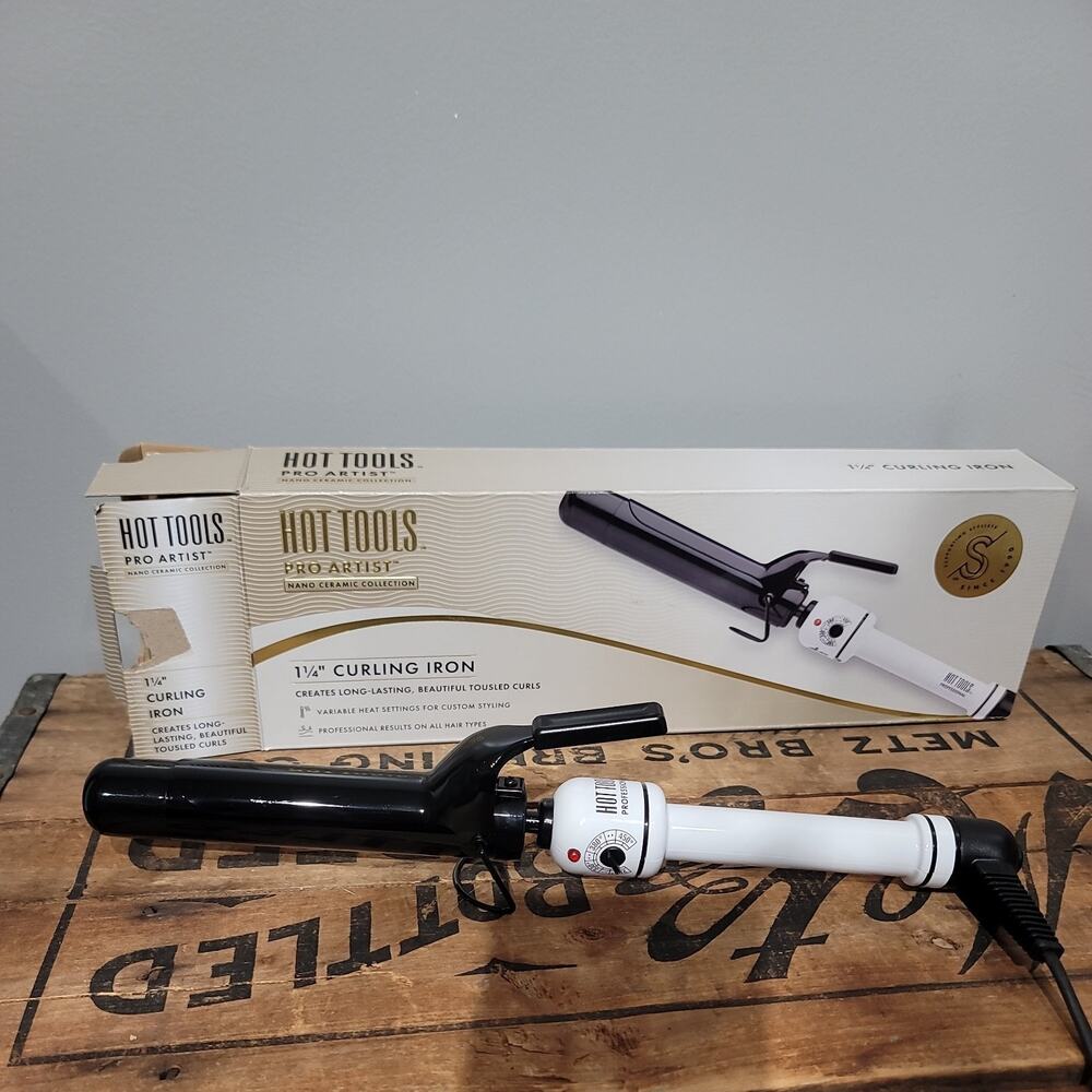 HOT TOOLS Pro Artist Nano Ceramic Curling Iron/Wand For Smooth Shiny Hair 1 1/4"